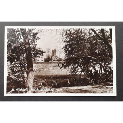 Broadway, St Michael's Church - Worcestershire postcard