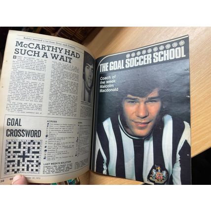 GOAL MAGAZINE #226 30 DEC 1972 UK FOOTBALL MAGAZINE - BOB MONCUR POSTER (LL)
