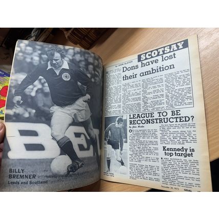 GOAL MAGAZINE #226 30 DEC 1972 UK FOOTBALL MAGAZINE - BOB MONCUR POSTER (LL)