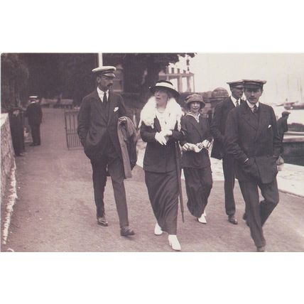 Postcard Cowes Regatta 1914 French Fashion Isle of Wight - Nostalgia