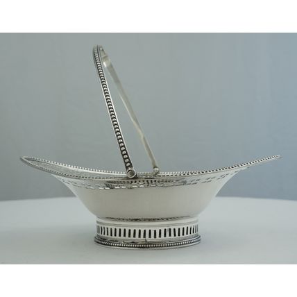 7" Swing Handled Epergne Sweetmeats Basket, London 1785, 178mm, 137g.