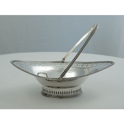 7" Swing Handled Epergne Sweetmeats Basket, London 1785, 178mm, 137g.