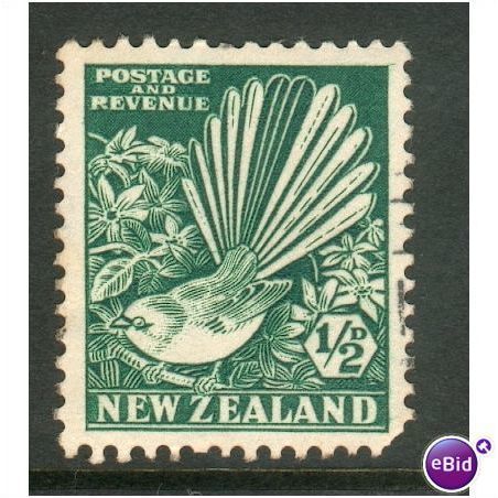 New Zealand stamps 1935 - SG 556 - Collared Grey Fantail & Clematis MNH