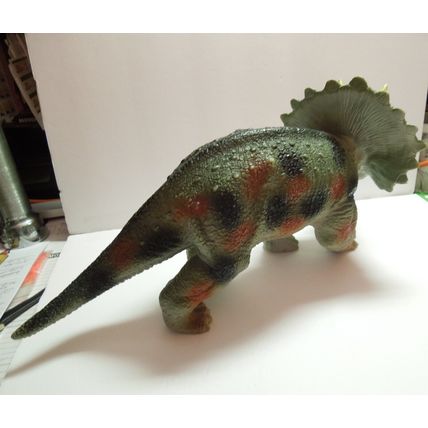 Realistic Soft Plastic Triceratops Dinosaur Figurine 17 inches long! 2009