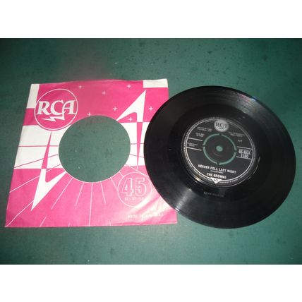 THE BROWNS 7" SINGLE - THE THREE BELLS/HEAVEN FELL LAST NIGHT