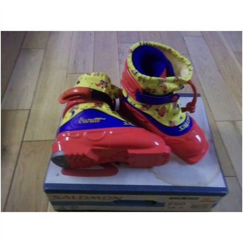 SALOMON SX TEAM MINI Size UK 9/10 SKI BOOTS Childs Junior Childrens - New