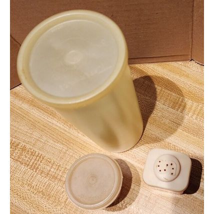 Vintage Misc. Tupperware & Extra Sale Shaker #107-20 & #101-54 With lids