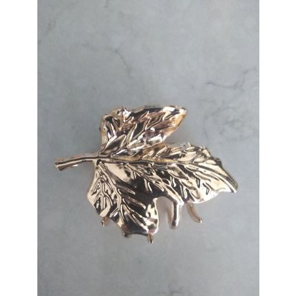Medium size gold textured metal leaf hair claw clip jaw clip