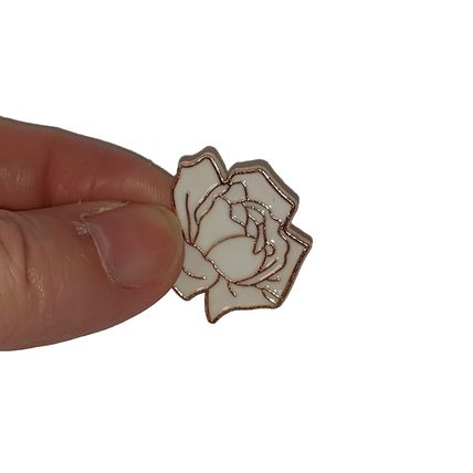 White Rose Pin Badge Fun Comic Flower Yorkshire Brooch 2.6 cm x 2.4 cm BA210