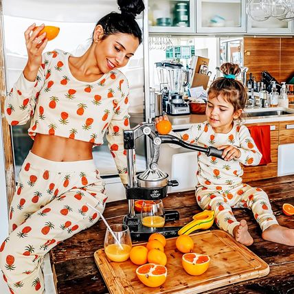 Zulay Kitchen Cast-Iron Orange Juice Squeezer - Easy-To-Clean, Heavy-Duty, Profe