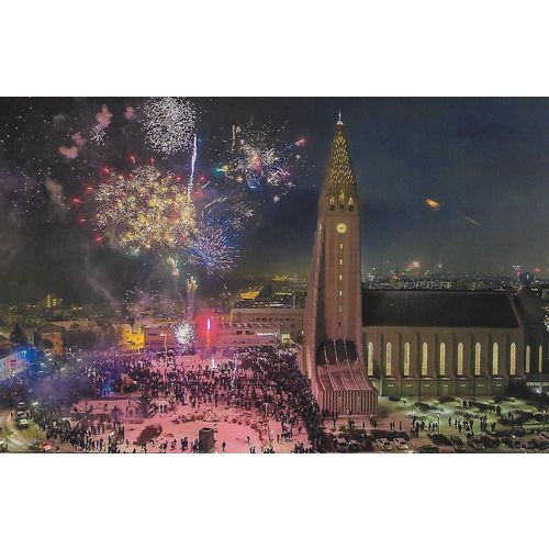 K1607: Reykjavik at New Year's Eve at Hallgrimskirkja.