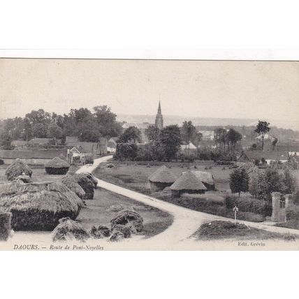 Daours Route de Pont-Noyelles France Postcard unused VGC