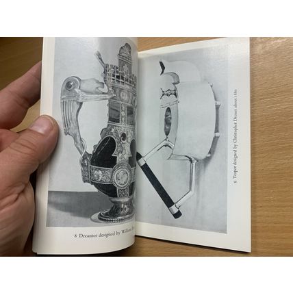 1976 "VICTORIAN & EDWARDIAN DECORATIVE ARTS" VINTAGE HMSO PAPERBACK BOOKLET (LL)