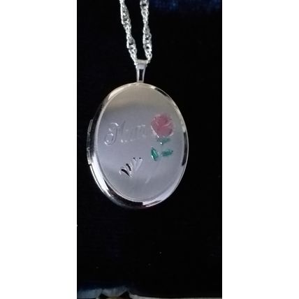 Vintage 1980-s 925 Sterling Silver Locket Pendant MUM & 18 Inch Chain.