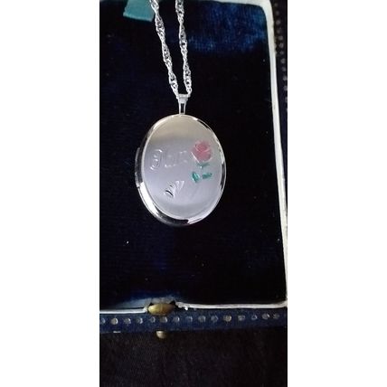 Vintage 1980-s 925 Sterling Silver Locket Pendant MUM & 18 Inch Chain.