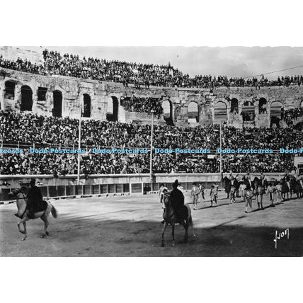 D017736 Nimes. Gard. Les Arenes un jour de Corrida Le Paseo. Yvon