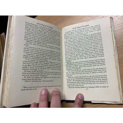 1950 PETER CHEYNEY "KNAVE TAKES QUEEN" FICTION HARDBACK BOOK (P3)
