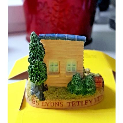 TETLEY TEAFOLK HOUSES : GORDON'S POTTING SHED