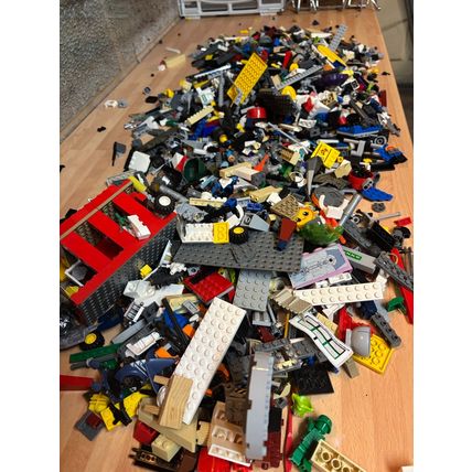 Mixed lego box 3.6kg with star wars pieces etc