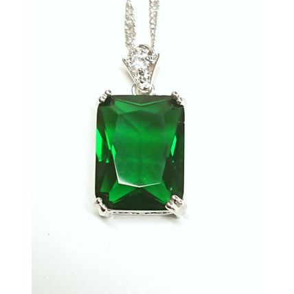 Beautiful Emerald Green Square Pendant White Gold Plated Necklace