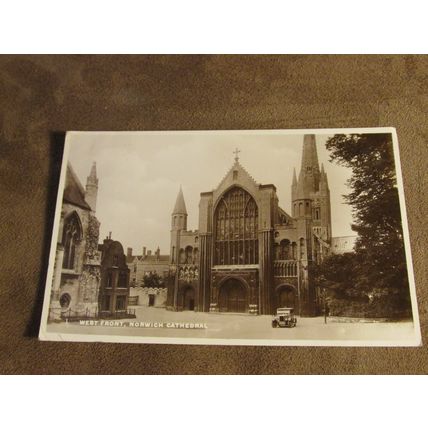 1930s real photo Postcard - Old car @ West Front - Norwich Cathedral, Norfolk