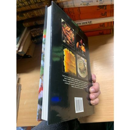 1995 "DELIA SMITH'S WINTER COLLECTION" COOKERY RECIPES 1.1kg HARDBACK BOOK (P6)
