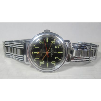 Vintage VOSTOK Military Style 17j Wristwatch 2409A USSR Soviet watch 1970's