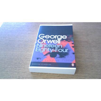 Nineteen Eighty-Four. George Orwell (Paperback) Penguin Modern Classics (2003)