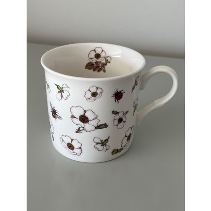 STECHCOL HEATH MCCABE CHINA MUG - WHITE FLOWER AND BEES