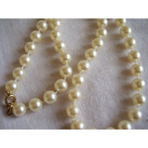 Vintage Faux Pearl Necklace Retro Lightweight off-white