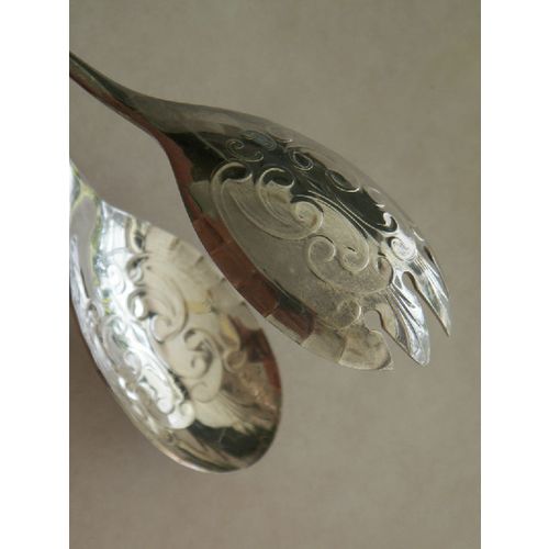 ORNATE ENGLISH SILVERPLATED SALAD TONGS