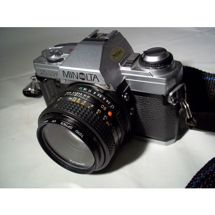 MINOLTA X-370 35mm Film SLR Camera with 50mm Minolta Lens w/3 rolls film*