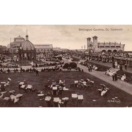Wellington Gardens - Gt Yarmouth - Norfolk - Deckchairs Old Postcard (348)