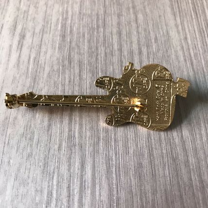 Hard Rock Cafe TORONTO 1999 GAY PRIDE Rainbow GUITAR PIN '99 Badge MINT