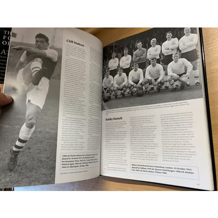 2008 "THE BOOK OF FOOTBALL OBITUARIES" 1ST ED ILLUSTRATED 1.2kg HB BOOK (P7)