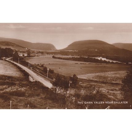 EC91 THE GAIRN VALLEY NEAR BALLATER . RP POSTCARD