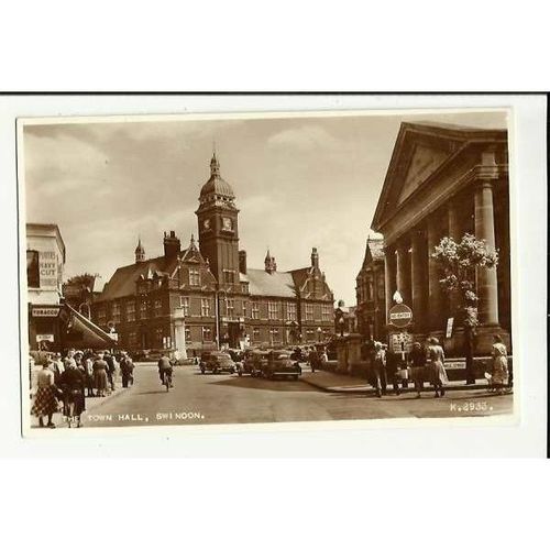 Wiltshire SWINDON Town Hall Postcard by Valentine (K.2933)