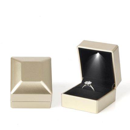 Diamond Ring Box with LED Light Velvet Jewelry Gift Wedding Proposal Engagement