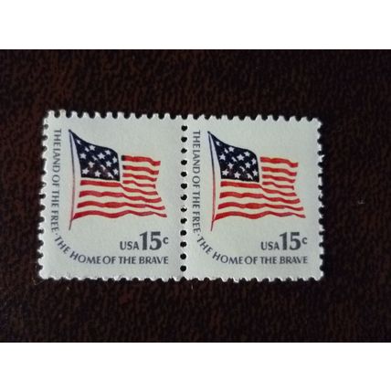 USA 1975 Definitives Fort McHenry Flag 15c pair mint stamps SG1596 home of brave