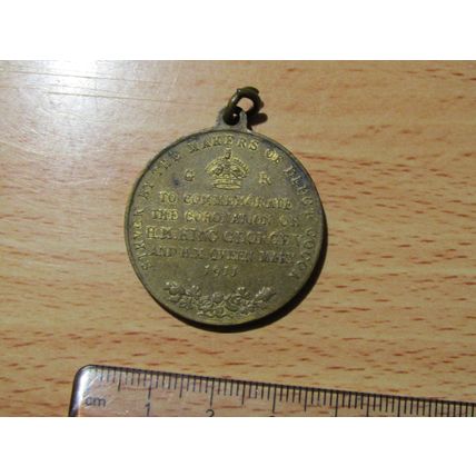 1911 King George v Queen Mary Coronation Medal (e644)