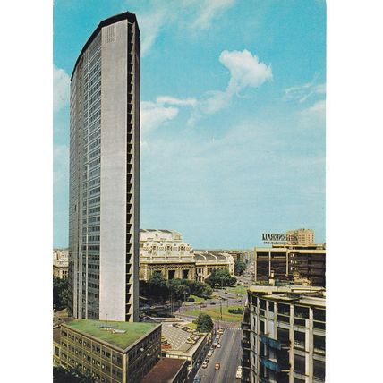 Milano Grattacielo Pirelli Italy Postcard unused VGC