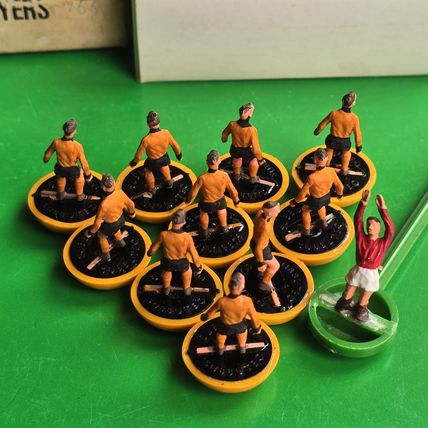 Subbuteo HW TEAM WOLVES DUNDEE UNITED COMPLETE SET Ref 77