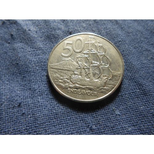 1987 NEW ZEALAND 50 CENTS COIN.