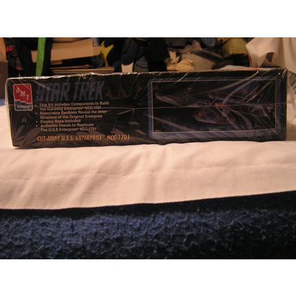 Star Trek amt ERTL U.S.S ENTERPRISE NCC-1701 CUT AWAY Model KIT SEALED 1/650 Sca