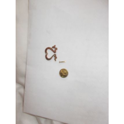 RED METAL HEART PIN BROACH BROKEN SELLING FOR CRAFT