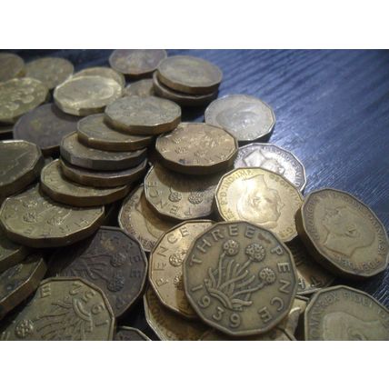 Bulk lot of George VI brass threepences - 100 coins.