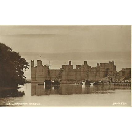 Wales CAERNARVON CASTLE Postcard (Judges 1926)