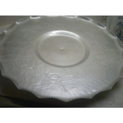 Serving tray aluminum ruffled edging