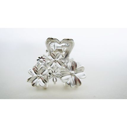 Small mini light silver metal daisy flower hair claw clip