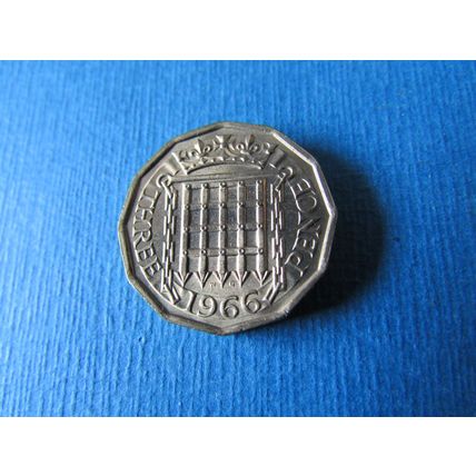 1966 QUEEN ELIZABETH II BRASS THREEPENCE FREE POST.